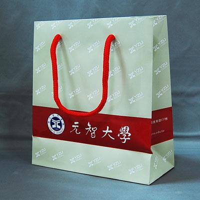 北京紙袋定做加工廠，精品服裝紙袋加工定做。