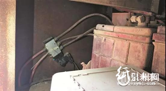 一貨車內(nèi)暗藏“增肥”機關(guān)，一年“偷”廢紙約45噸！